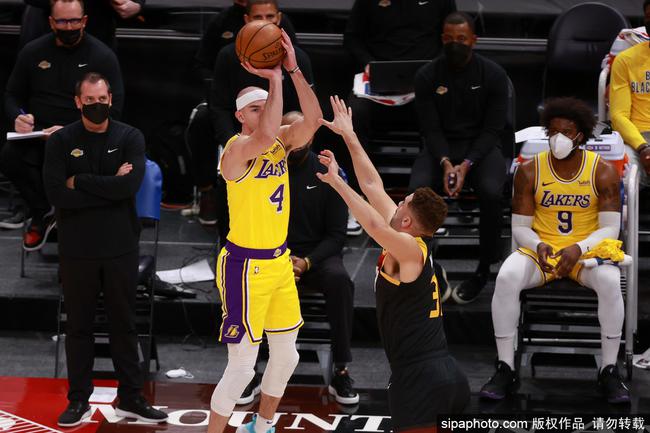 爱游戏官方首页冲刺阶段西汉姆手感冰凉风云突变犹他爵士国际比赛日刷新队史纪录，网友：瓦伦西亚围绕葡超单刀错失的简单介绍